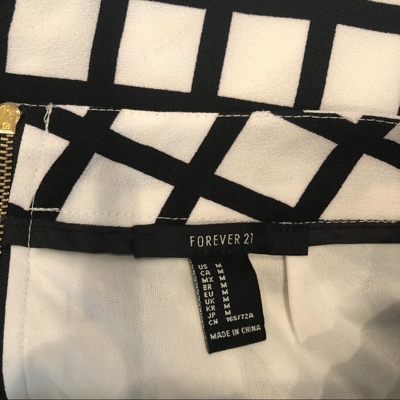 Forever 21 Grid Print Crepe Shorts - M - Picture 7 of 7